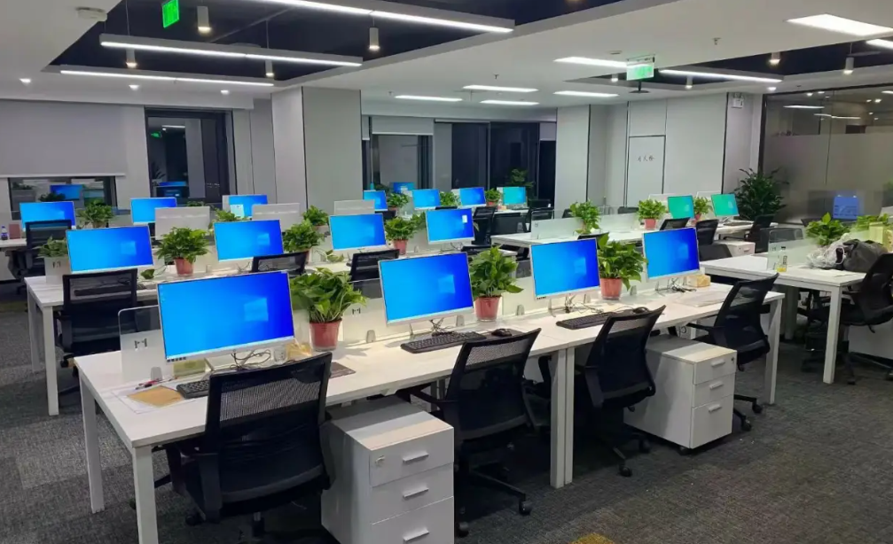 Đảm bảo độ tin cậy cho mọi sản phẩm: Phòng thí nghiệm nhiệt độ và độ ẩm ổn định dạng đi bộ cung cấp kiểm soát chất lượng toàn bộ quy trình.